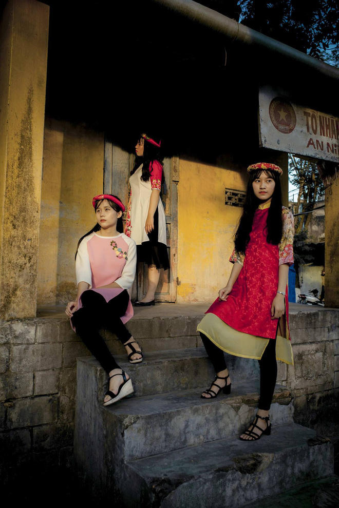 Quảng Ng&atilde;i: Học sinh bức x&uacute;c với bộ ảnh kỉ yếu xấu hơn chụp bằng điện thoại