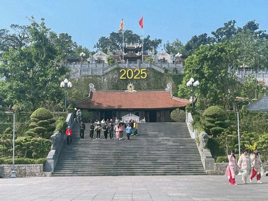 Đền Cửa Ông một trong những điểm tâm linh thu hút đông du khách trong kỳ nghỉ Tết Nguyên đán Ất Tỵ 2025.
