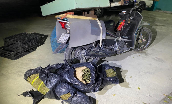 chiếc xe tang vật bị thu giữ.