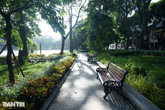 Thu Hà Nội với những nét đặc trưng riêng khiến cho người ta phải xao xuyến và lưu luyến mãi không thôi.