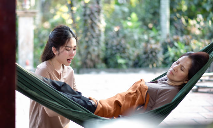 Nam Em lột tả câu chuyện người phụ nữ Việt Nam nhiều hi sinh cho gia đình