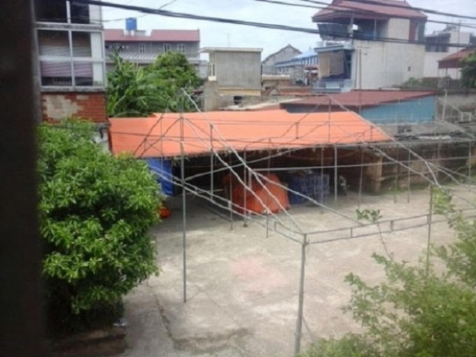 Người dân bức xúc vì nhà văn hóa thôn Vân Đình bị “xẻ thịt” cho thuê.