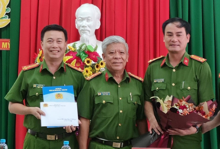 Trao thưởng Công an TX. Phú Mỹ đã lập nhiều thành tích trong đấu tranh với tội phạm ma tuý