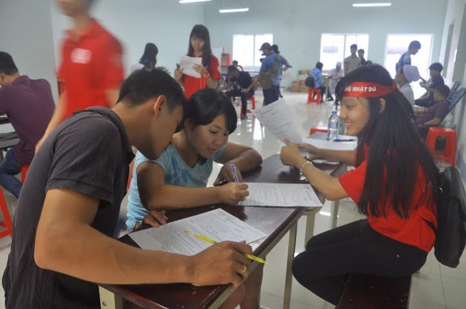 Hàng ngày bạn trẻ đã hào hứng đăng ký tham gia hiến máu cứu người
