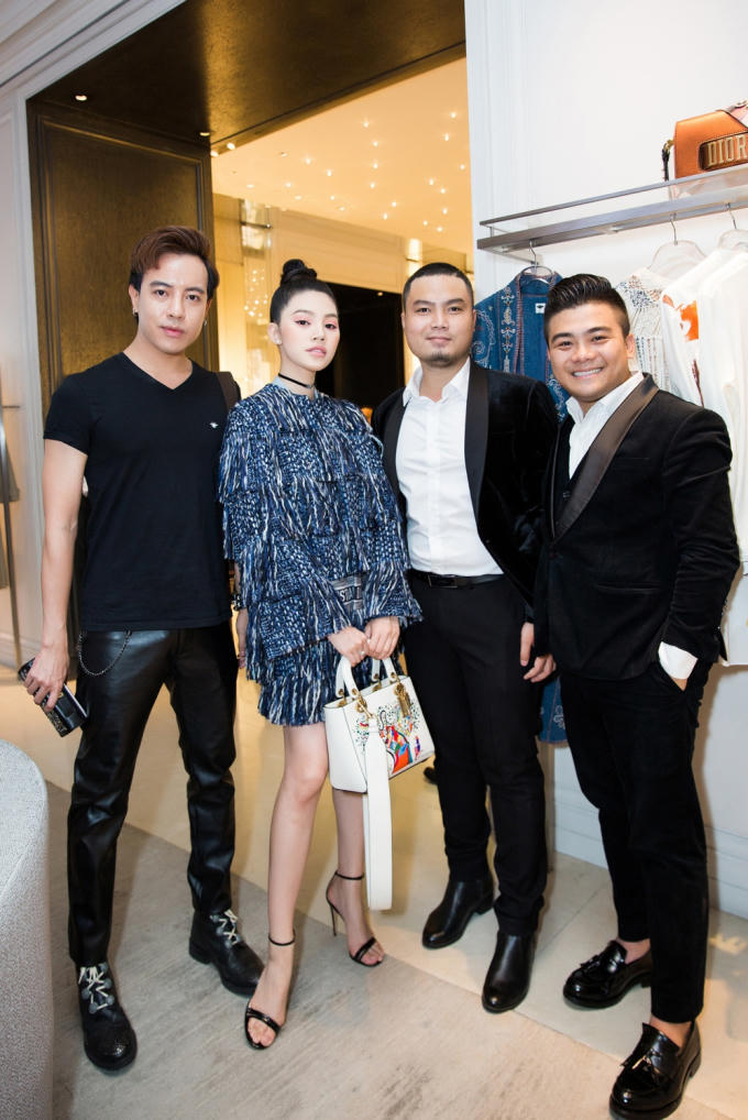 Diện set đồ 200 triệu, Jolie Nguyễn toả sáng khi dự sự kiện thời trang