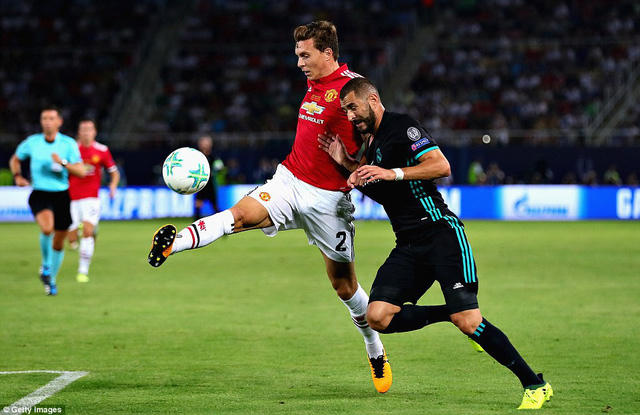 Benzema chơi tròn vai ở vị trí trung phong