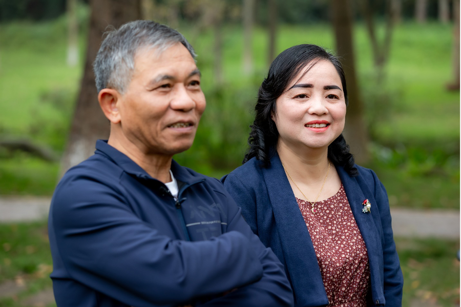Vợ chồng chú Cát, cô Hương