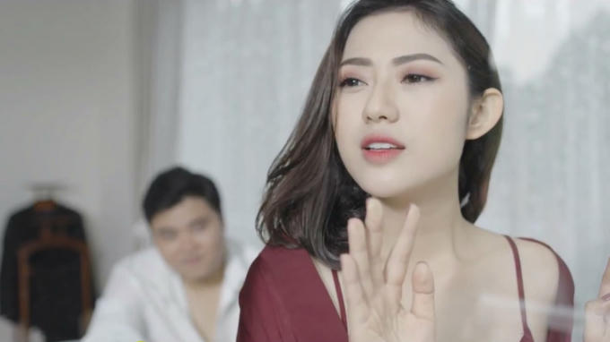 Trang Cherry phải độn ngực khi quay phim ‘500 nhịp yêu’