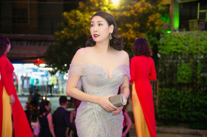 Hoa hậu Hà Kiều Anh được vinh danh trong đêm trao giải