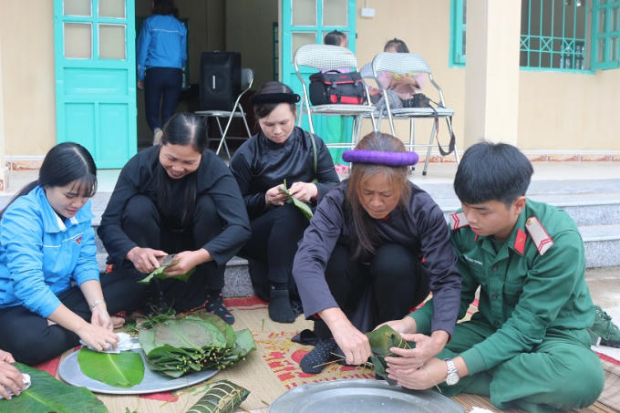 Quảng Ninh: Những chiếc bánh chưng thắm đầy tình nghĩa quân dân