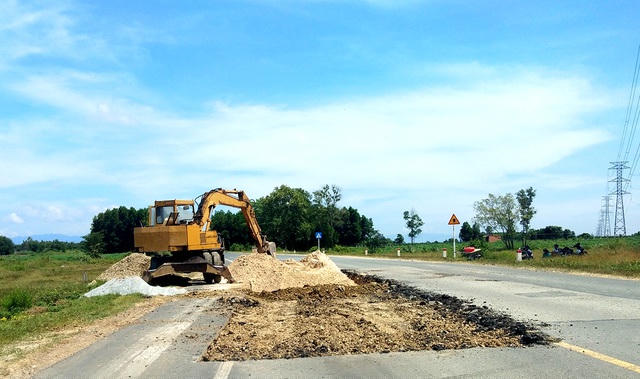 Một đoạn đường được sửa chữa.