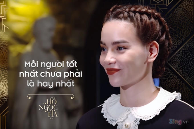 Chấp nhận phần thua trong thử thách đồng đội, "nữ hoàng giải trí" có buổi trò chuyện thẳng thắn với 4 cô gái do mình huấn luyện. Theo cô, đội Hà Hồ có thể hiện tốt nhất nếu đánh giá riêng từng thí sinh, nhưng xét tổng thể lại không hợp lý. Chấp nhận kết quả này, cô chọn Chúng Huyền Thanh bước vào phòng loại trừ. Khi học trò may mắn được giữ lại, Hà Hồ đã bật khóc vì quá vui mừng nhưng không quên răn đe: "Lần này em đã may mắn. Lần sau như thế chị sẽ không chờ nữa".