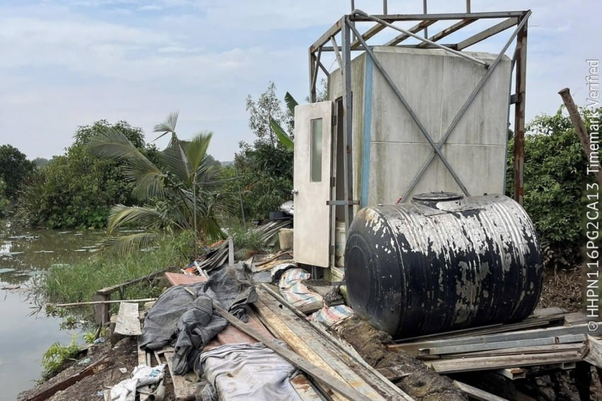 Do không có đường đi nên tài sản của Công ty Vĩnh Lộc bị hư hại nặng nề.
						
					
				
			
			
						Do không có đường đi nên tài sản của Công ty Vĩnh Lộc bị hư hại nặng nề.