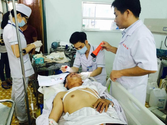 Nhiều y, bác sĩ và người dân nghi bị phơi nhiễm HIV.