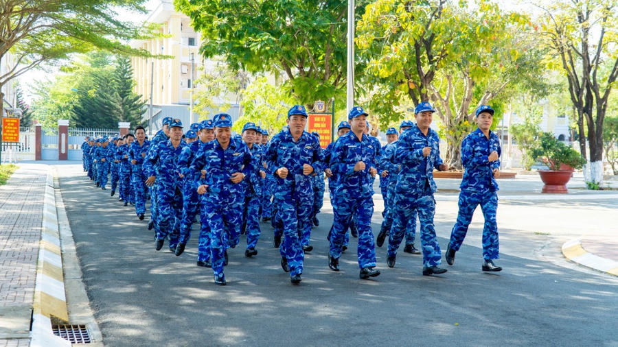 Ngay sau lễ phát động, 150 cán bộ, chiến sĩ đã tham gia chạy