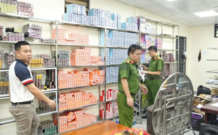 Gần 2,5 tấn mỹ phẩm không rõ nguồn gốc bị thu giữ - Ảnh Công an Quảng Trị.