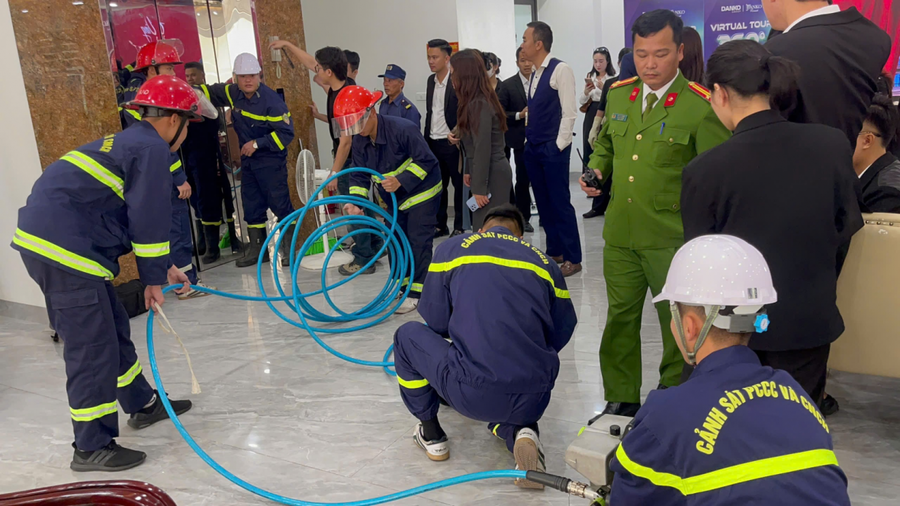 Lực lượng chức năng có mặt tại hiện trường.