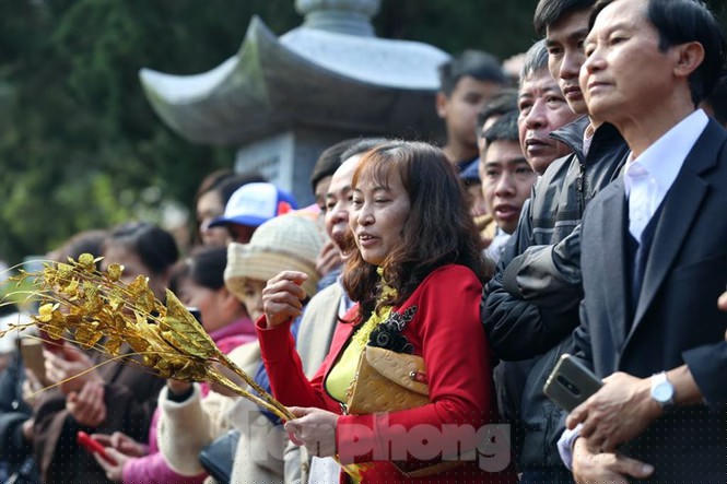 Biển người du xuân, vãn cảnh ngày khai hội chùa Hương - ảnh 13