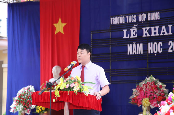 Ông Nguyễn Quốc Trung, Phó Chủ tịch UBND TP Cao Bằng đọc thư chúc mừng của Chủ tịch nước.