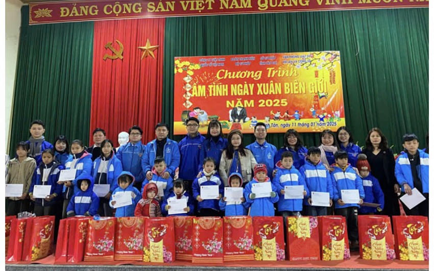 Chương trình góp phần khích lệ, động viên các gia đình khó khăn và cháu học sinh nghèo trên địa bàn xã Minh Tân.