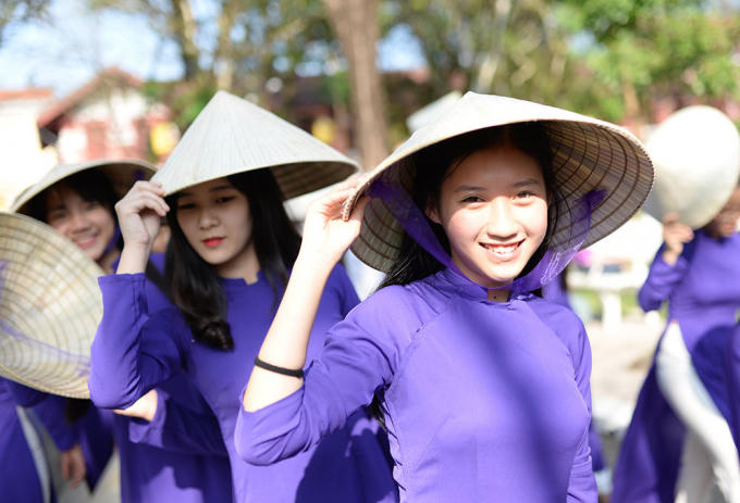 Là ngôi trường lớn, trung bình hàng năm trường có trên 40 lớp học, đảm nhận giảng dạy cho hơn 2.000 học sinh cấp trung học cho TP Huế.