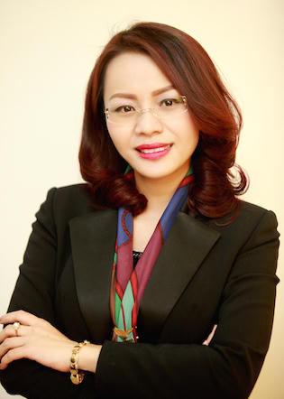 “Nếu coi công ty như một gia đình thì lãnh đạo nữ được ví như “người quản gia”, luôn lo toan, quán xuyến mọi việc thay cho cả gia đình ấy. Đôi khi, lãnh đạo nam mạnh mẽ, quyết liệt quá có thể khiến cho công việc trở nên căng thẳng thì phụ nữ sẽ cân bằng điều đó", TS Hương Trần Kiều Dung, TGĐ Tập đoàn FLC
