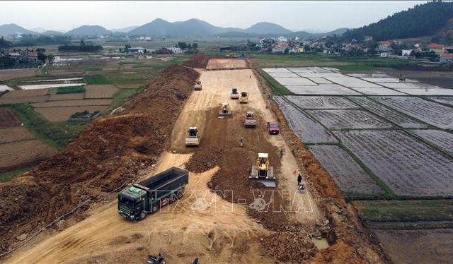 Bàn giao mặt bằng đúng tiến độ để khởi công cao tốc Bắc - Nam giai đoạn 2