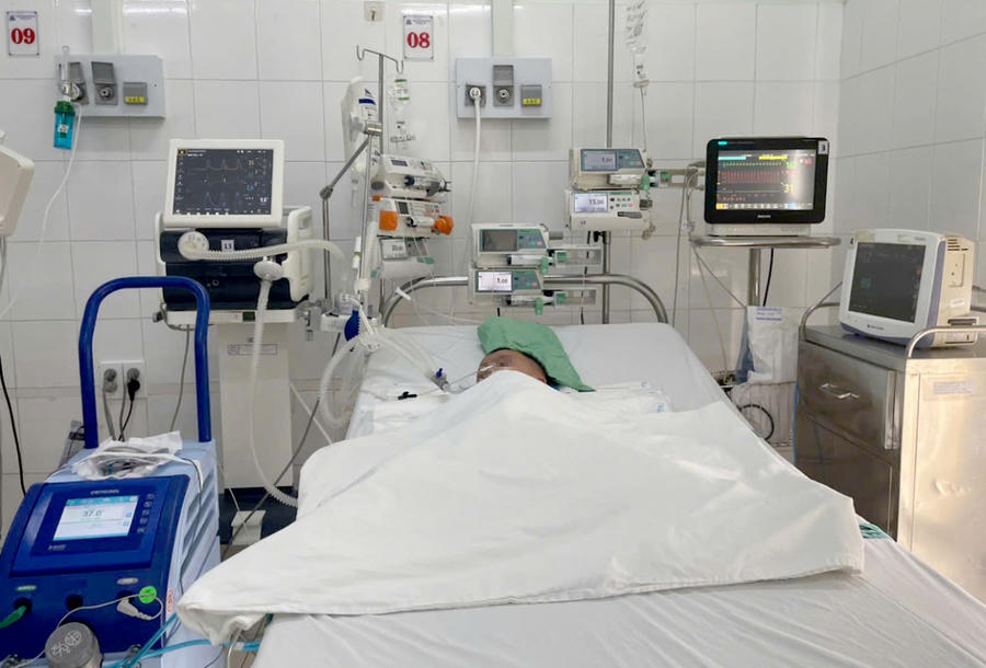 Bé M. sau khi bị đuối nước đã được điều trị bằng kỹ thuật hạ thân nhiệt chỉ huy tại Bệnh viện Trung ương Huế. (Ảnh: Bệnh viện Trung ương Huế)