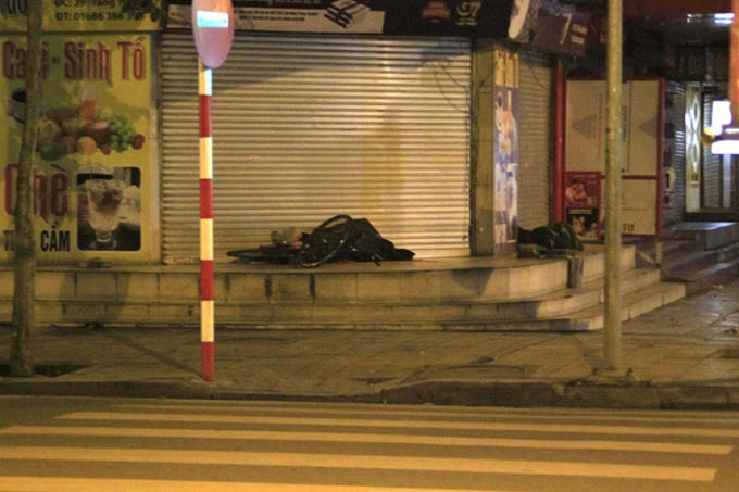 Bất kì chỗ nào còn trống có mái che đều được tận dụng