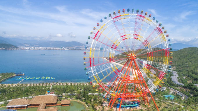 Sky Wheel bao gồm 60 cabin hiện đại với sức chứa lên đến 480 hành khách mỗi lượt