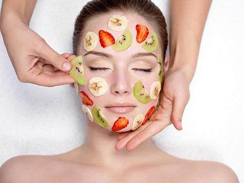 Nếu dùng thực phẩm làm đẹp  thì đừng để chúng xâm nhập vào mắt