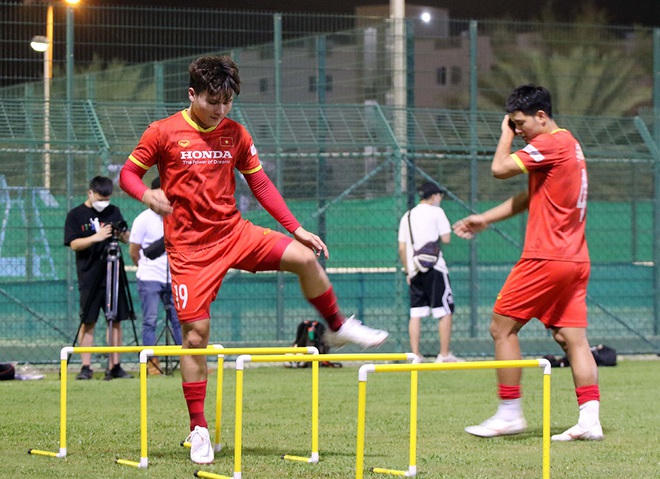 Quang Hải và các đồng đội nỗ lực tập luyện sau một ngày nghỉ ngơi.