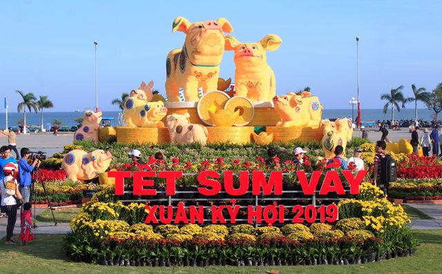 Gia đình heo biểu tượng linh vật Tết Kỷ Hợi. 