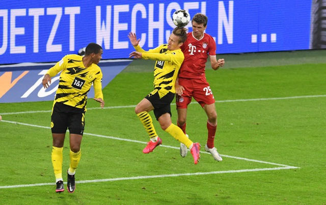 Mueller nhân đôi cách biệt cho Bayern Munich ở phút 32 bằng một pha băng vào đánh đầu dũng mãnh
