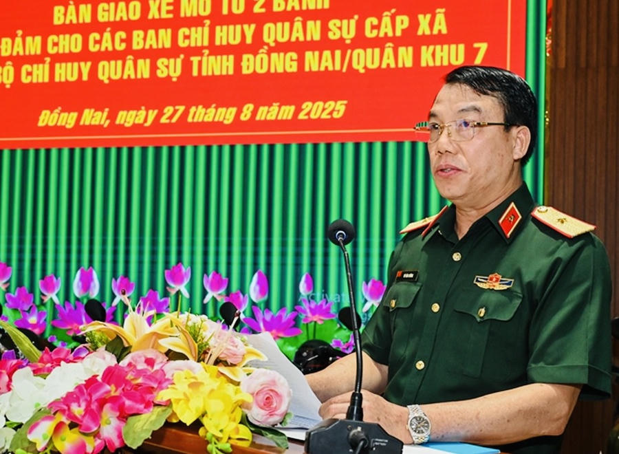 Thiếu tướng Vũ Văn Cường, Phó Chính ủy Tổng cục Hậu cần - Kỹ thuật, phát biểu tại hội nghị