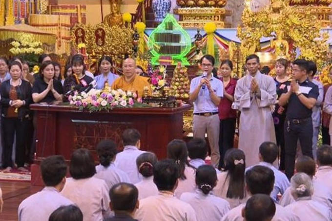 Bác sĩ Nguyễn Hồng Phong - Bệnh viện Bạch Mai (Hà Nội), chia sẻ tại buổi pháp thoại ở chùa Ba Vàng (Quảng Ninh), tối 21.3.