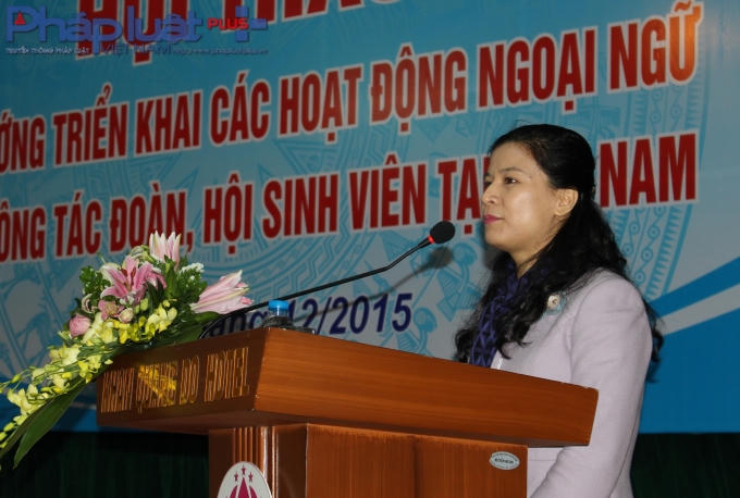 Bà Nguyễn bà Vũ Thị Tú Anh, Phó vụ trưởng Vụ giáo dục trung học, phó trưởng ban trung ương Ban quản lý dự án Ngoại ngoại ngữ quốc gia 2020 đặt ra 4 vấn đề cần hội thảo. (Ảnh: Đức Biên)