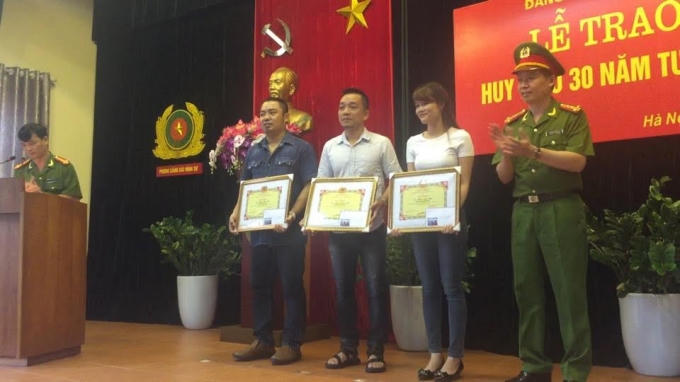 Phóng viên Đoàn Tân không dưới một lần nhận được bằng khen của Công an Hà Nội cho những loạt phóng sự điều tra.