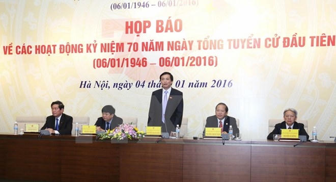 Chủ nhiệm Văn phòng Quốc hội, Phó trưởng ban tổ chức kỷ niệm 70 năm Ngày tổng tuyển cử đầu tiên phát biểu tại họp báo. (Ảnh:TTXVN).