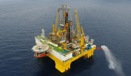 Một giàn khoan khí đốt của Trung Quốc ở Biển Đông. Ảnh: Tân Hoa xã.