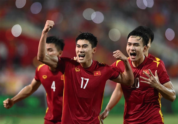 Cú đánh đầu của Nhâm Mạnh Dũng đã giúp U23 Việt Nam bảo vệ tấm HCV bóng đá nam SEA Games.