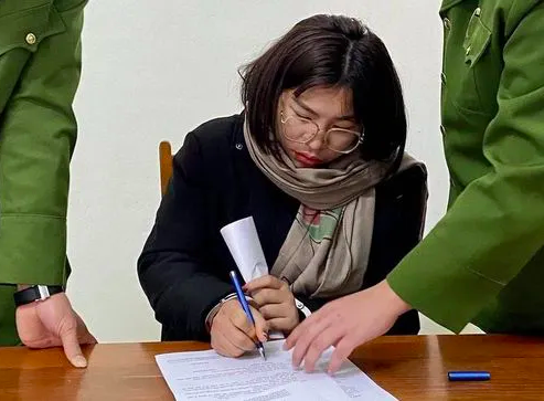 Phạm Thị Linh Trang tại cơ quan Công an huyện Yên Lập. Áng Công an cung cấp.