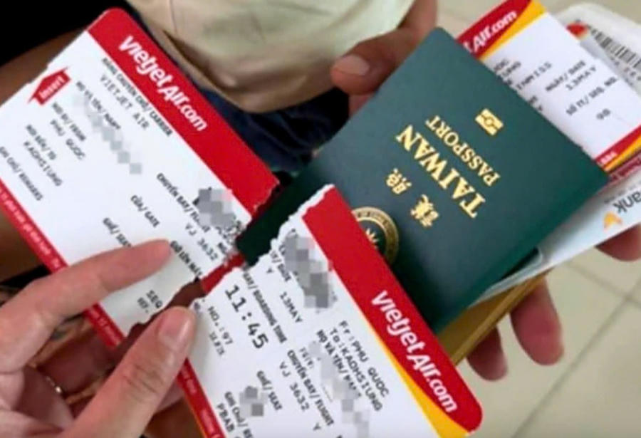 Thẻ lên máy bay bị xé của du khách (Ảnh: China Times)