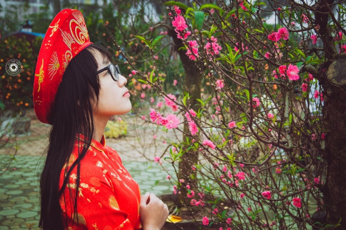 Nữ sinh Nga Bé, với ước mơ được làm cô tiếp viên hàng không, cùng sở thích ngắm hoa, chụp ảnh. Được hòa mình vào không khí xuân là một điều vô cùng thích thú đối với em.