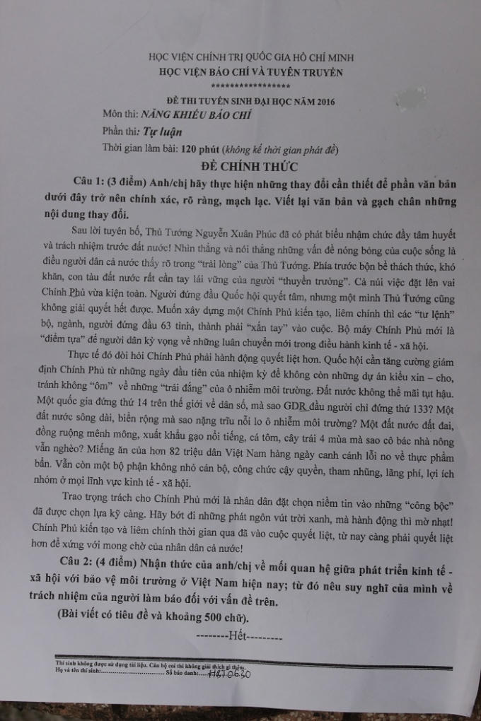 Phần thi Tự luận của môn Năng khiếu báo chí chiều ngày 10/8.