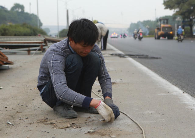 Một công nhận thuộc dự án đường đua F1 cho biết, việc tháo dỡ rào chắn đã diễn ra được khoảng 3 ngày trước đó. 