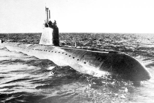 Tàu ngầm K-8 (Ảnh: Moscow Times).