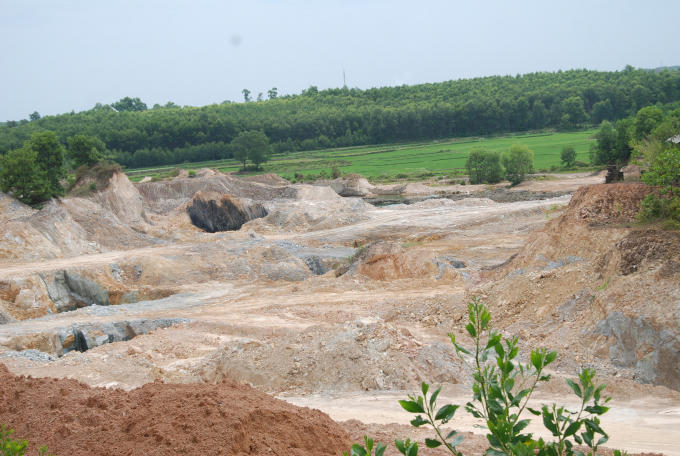 Mỏ đất tạm thời bị đình chỉ để cơ quan chức năng kiểm tra.