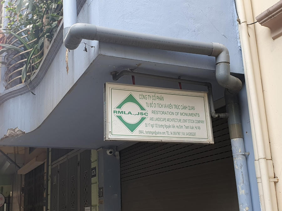 Trụ sở Công ty CP tu bổ di tích và kiến trúc cảnh quan có địa chỉ tại số nhà 17, ngõ 132 đường Nguyễn Xiển, phường Hạ Đình, quận Thanh Xuân, TP Hà Nội.