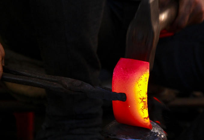 Mỗi ngày trung bình anh Nhật có thể kiếm từ 150 tới 200 nghìn đồng từ các nông cụ mà anh làm ra.